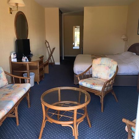 Logis Hotel Du Pont Neuf Le Veurdre Екстериор снимка