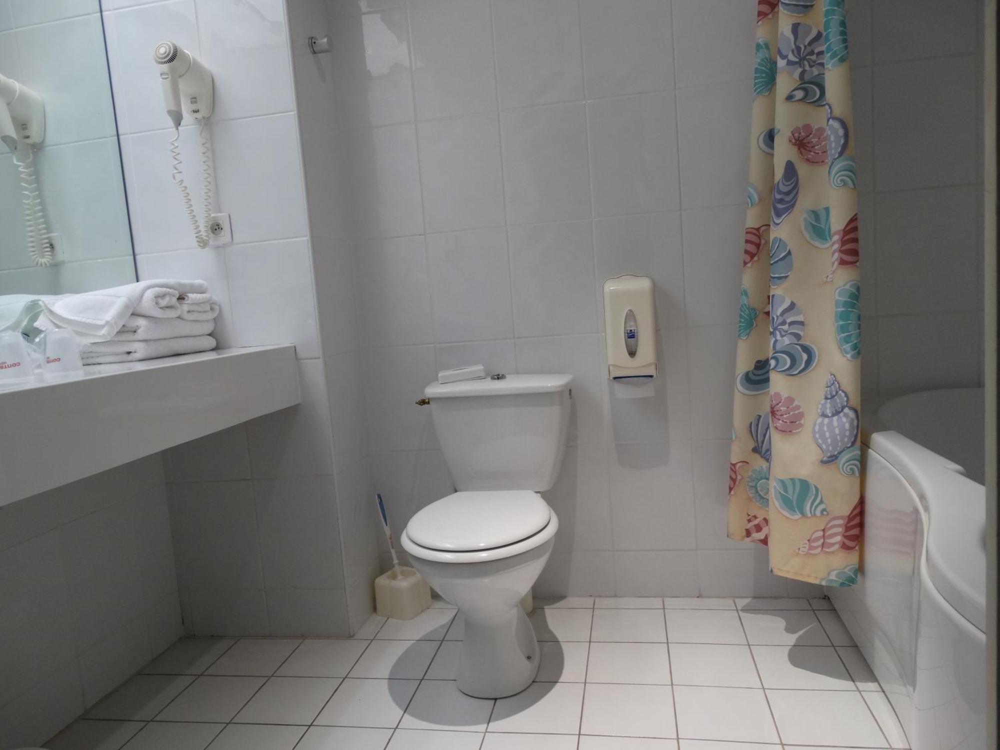 Logis Hotel Du Pont Neuf Le Veurdre Екстериор снимка