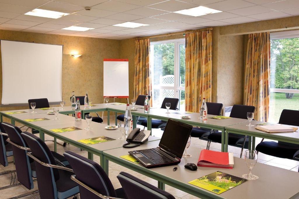 Logis Hotel Du Pont Neuf Le Veurdre Екстериор снимка