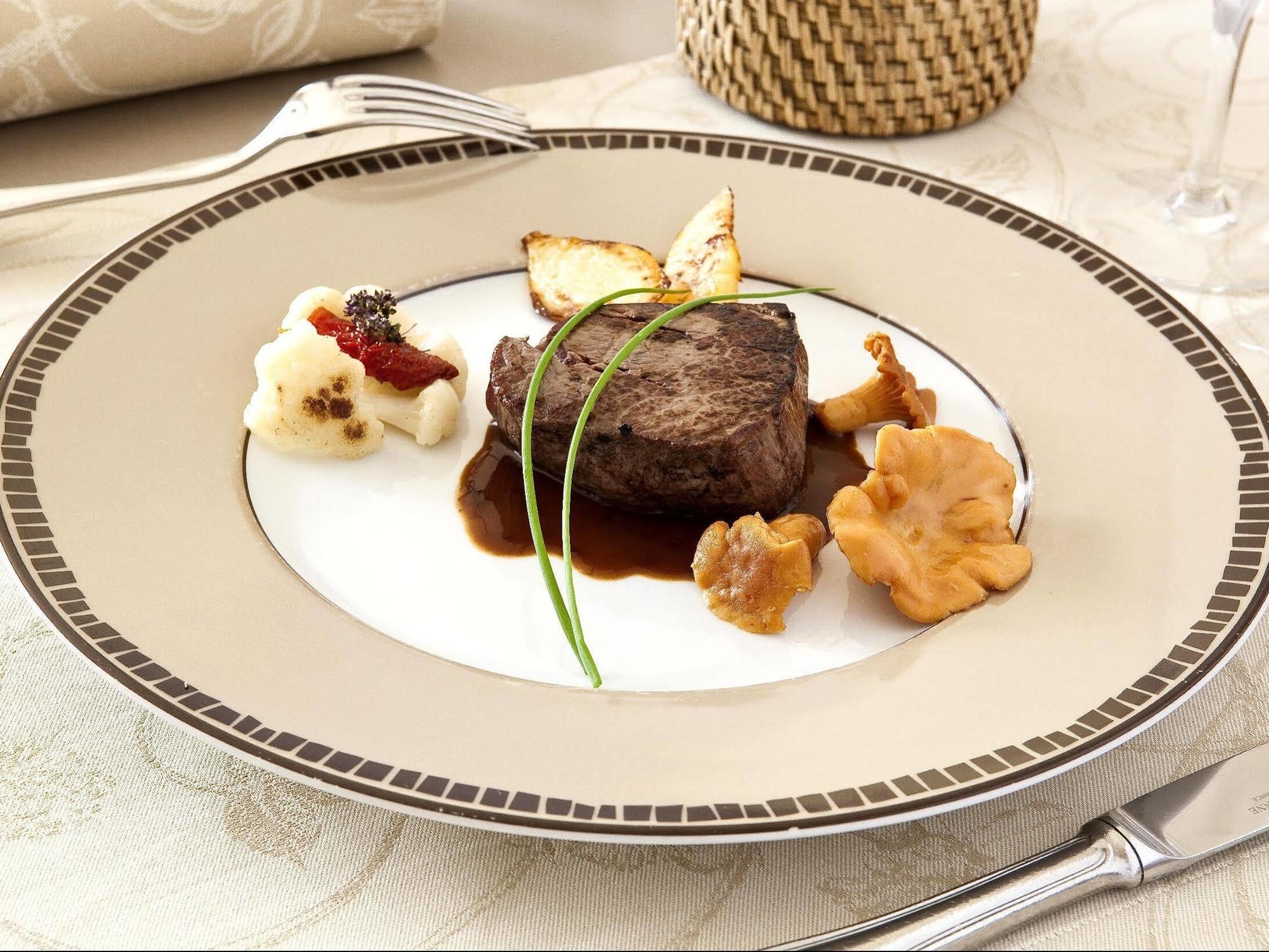 Logis Hotel Du Pont Neuf Le Veurdre Екстериор снимка