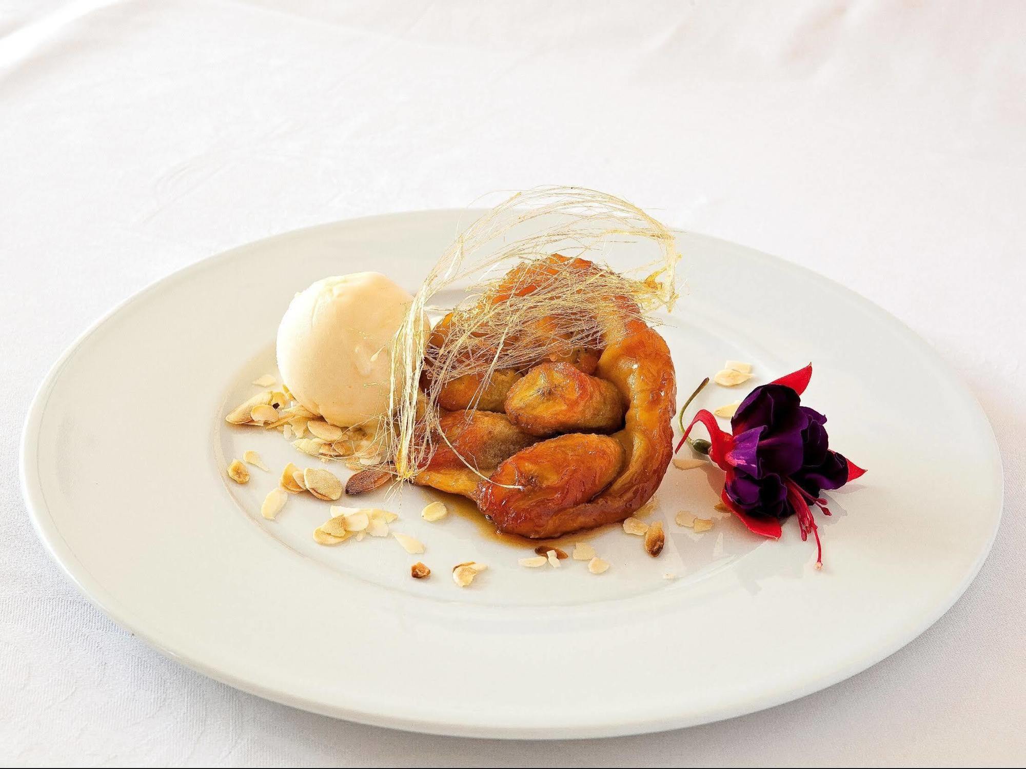 Logis Hotel Du Pont Neuf Le Veurdre Екстериор снимка