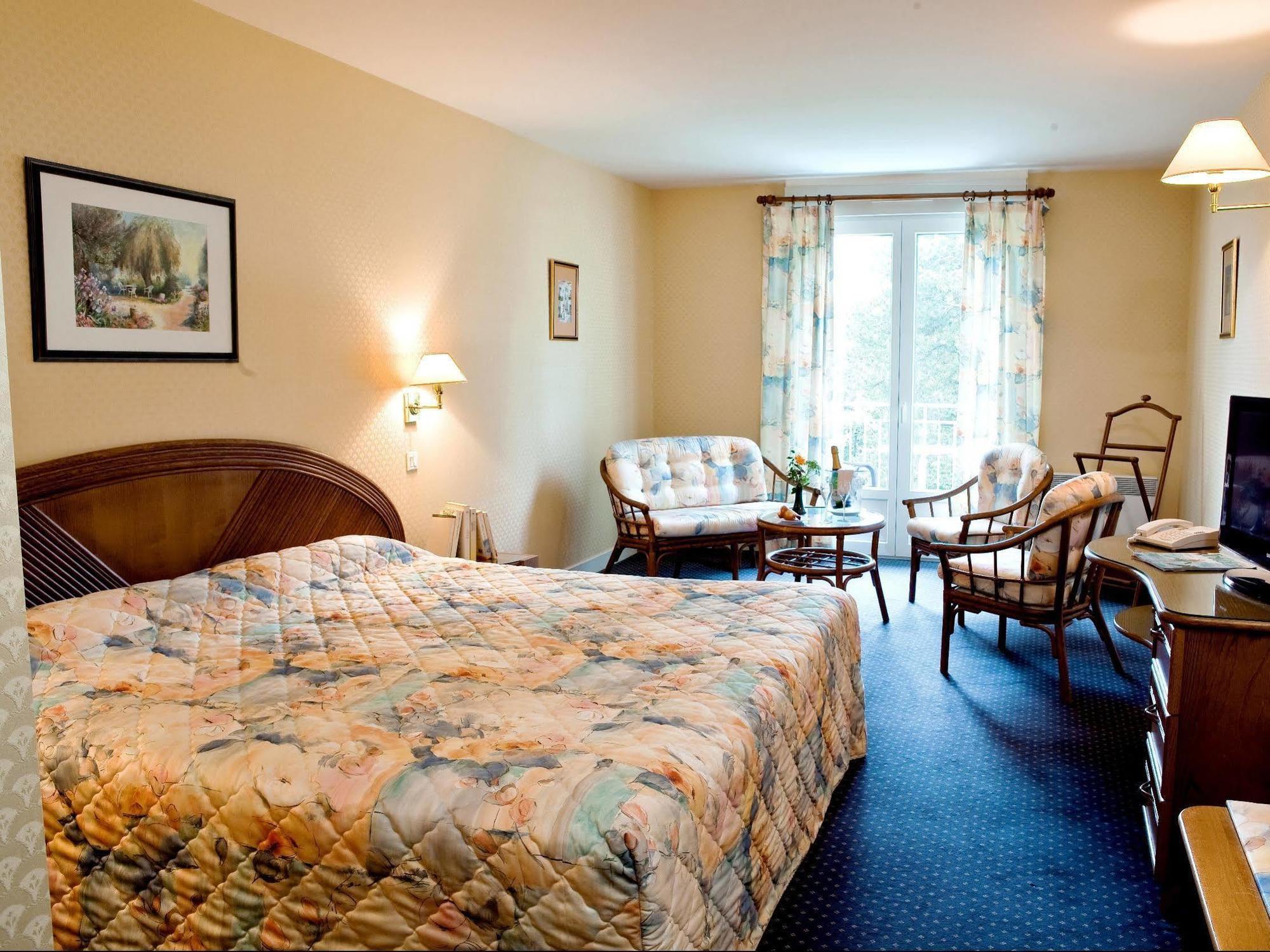 Logis Hotel Du Pont Neuf Le Veurdre Екстериор снимка