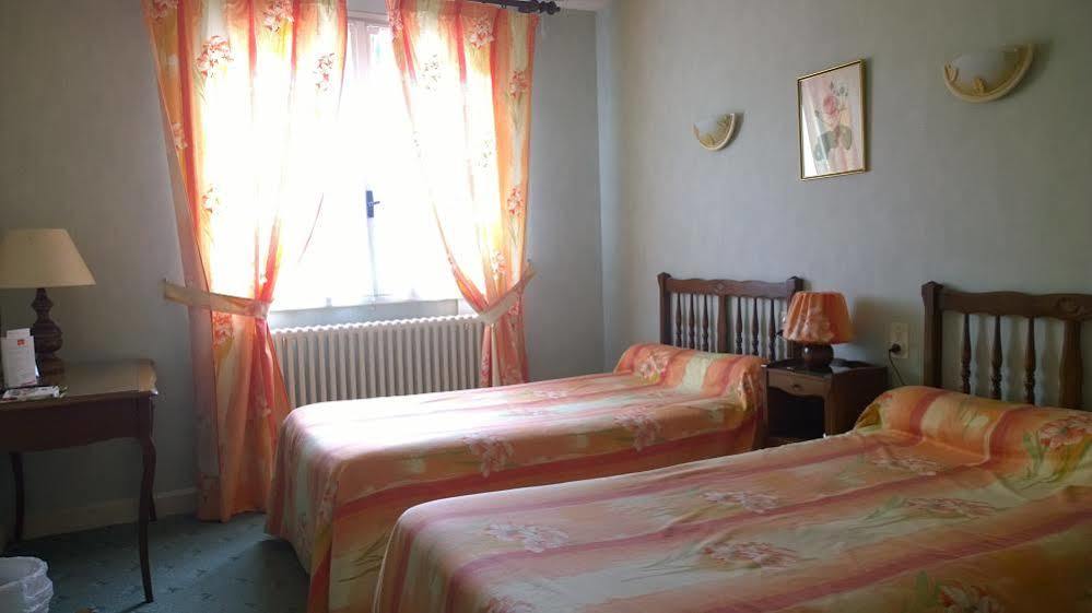 Logis Hotel Du Pont Neuf Le Veurdre Екстериор снимка