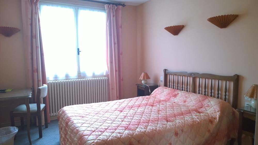 Logis Hotel Du Pont Neuf Le Veurdre Екстериор снимка