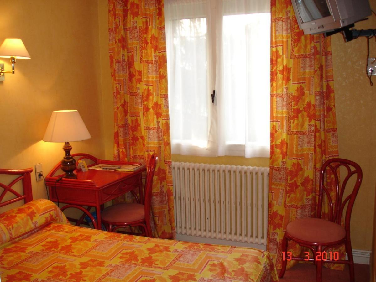 Logis Hotel Du Pont Neuf Le Veurdre Екстериор снимка