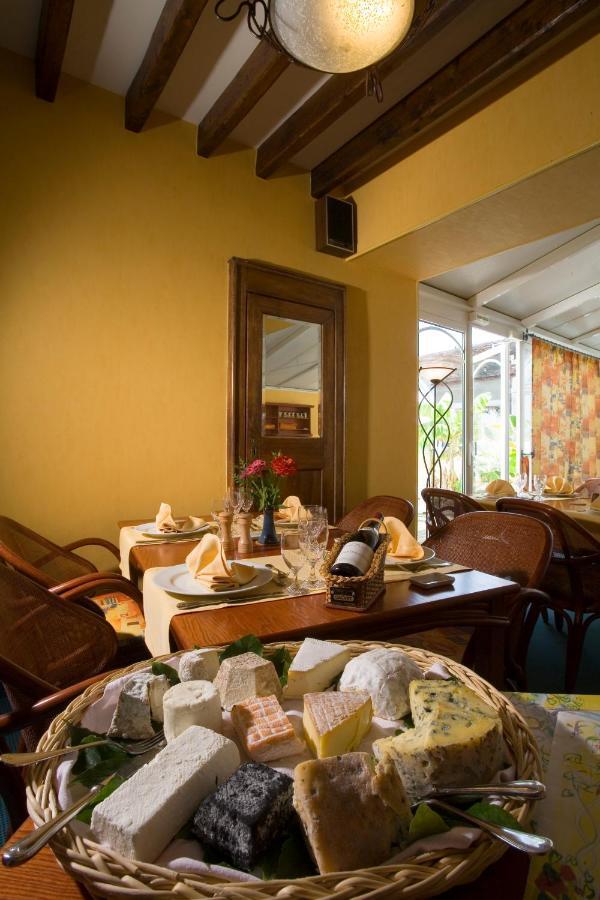 Logis Hotel Du Pont Neuf Le Veurdre Екстериор снимка